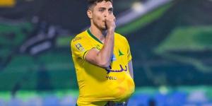 دونيس يعلن غياب محمد شريف عن مباراة الهلال والخليج - اليوم الإخباري