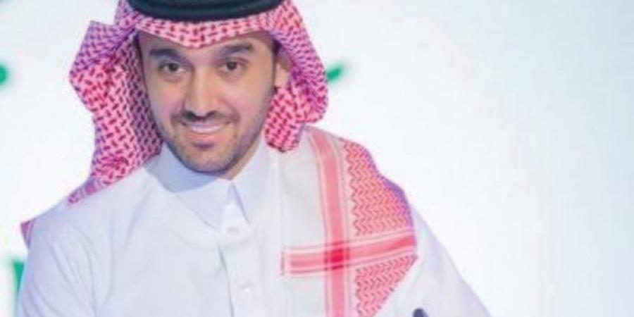 وزير الرياضة يقدم مكافأة مالية لـ الخليج 100 ألف ريال بعد عبور الدحيل - اليوم الإخباري