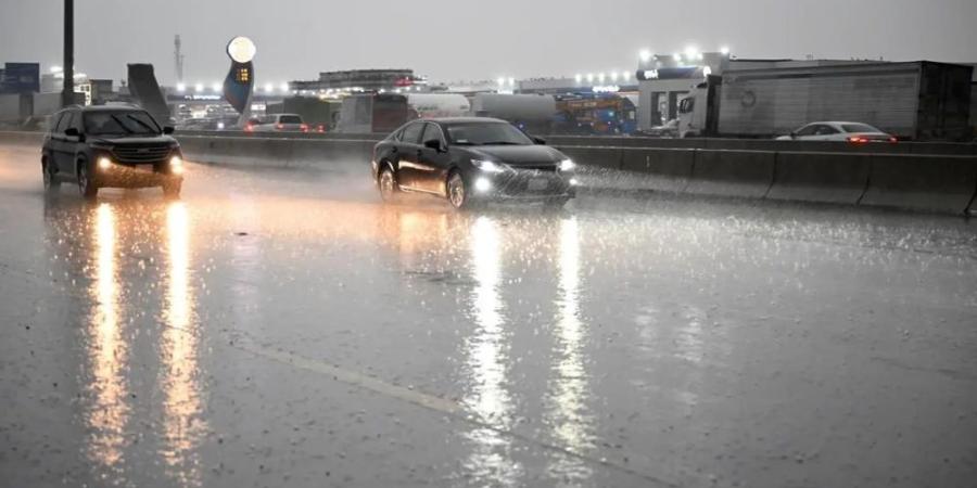 مع رياح شديدة.. أمطار غزيرة على أجزاء من 4 مناطق - اليوم الإخباري